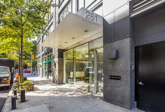 330 8th Ave in New York, NY - Foto de edificio - Building Photo