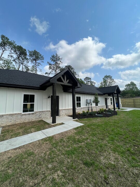8365 Crosswind, Unit 1 in Lumberton, TX - Building Photo