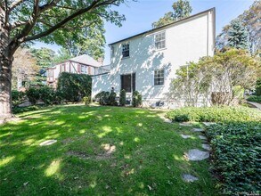 109 Chase Rd in Manhasset, NY - Building Photo - Building Photo