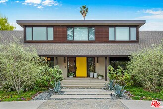 17352 Magnolia Blvd in Los Angeles, CA - Building Photo - Building Photo
