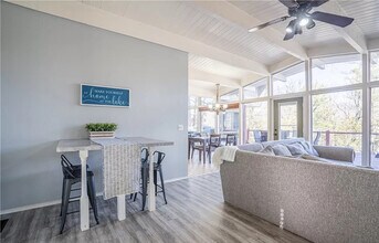 128 Hawk Cir in Lake Ozark, MO - Building Photo - Building Photo