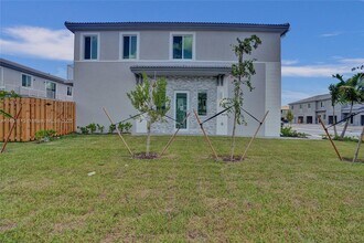 633 SE 14th Ct in Homestead, FL - Building Photo - Building Photo
