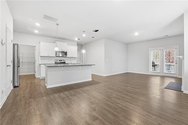 6615 Bluffview Dr in Douglasville, GA - Building Photo - Building Photo