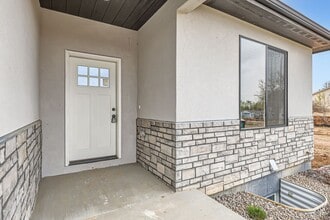 15 S Gray St in Lakewood, CO - Building Photo - Building Photo