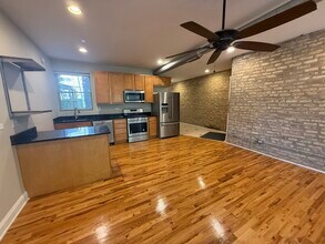 4823 N Sawyer Ave in Chicago, IL - Building Photo - Building Photo