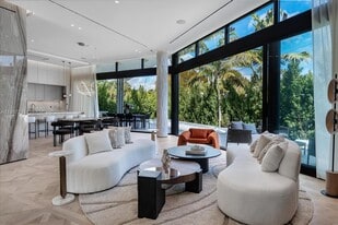 1045 W 47th Ct in Miami Beach, FL - Building Photo