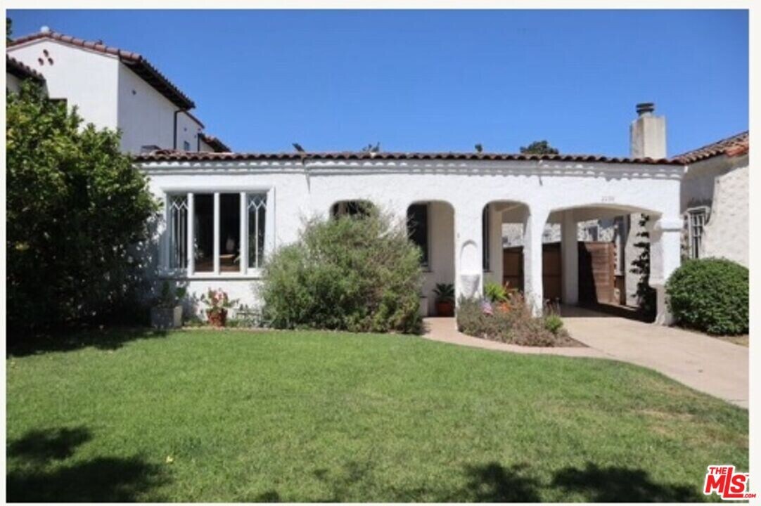 2038 Malcolm Ave in Los Angeles, CA - Building Photo