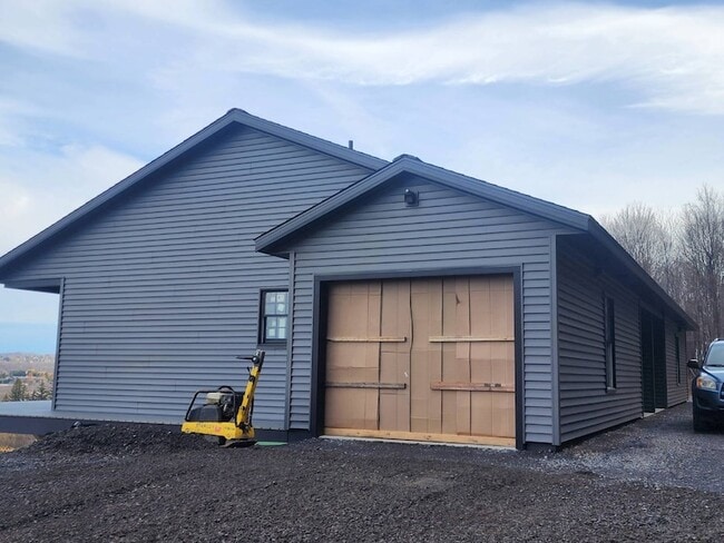 277 Red Tail Rdg in Cobleskill, NY - Foto de edificio - Building Photo