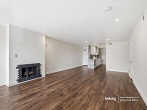 1940 Highland Ave in Los Angeles, CA - Building Photo - Building Photo