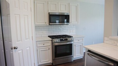 3915 Summerfield Dr in Pearland, TX - Building Photo - Building Photo