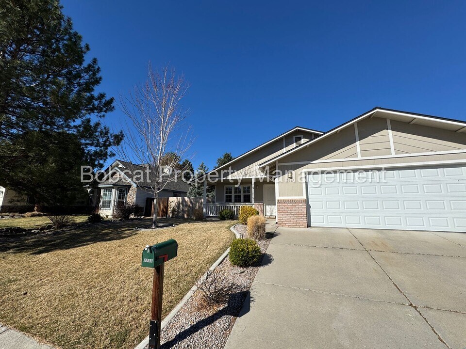 2113 Court Side Cir in Carson City, NV - Building Photo