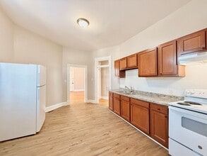 215 N Mecklenburg Ave in South Hill, VA - Building Photo - Building Photo