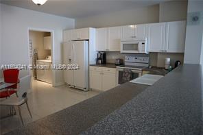 17050 N Bay Rd, Unit 405 in Sunny Isles Beach, FL - Building Photo - Building Photo