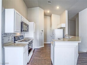 1070 Thrill Ct in Henderson, NV - Building Photo - Building Photo