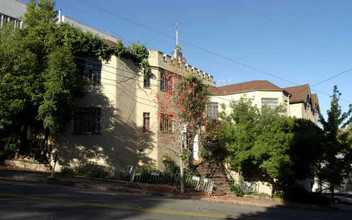 Arbor Villa Apartments in Oakland, CA - Building Photo - Building Photo