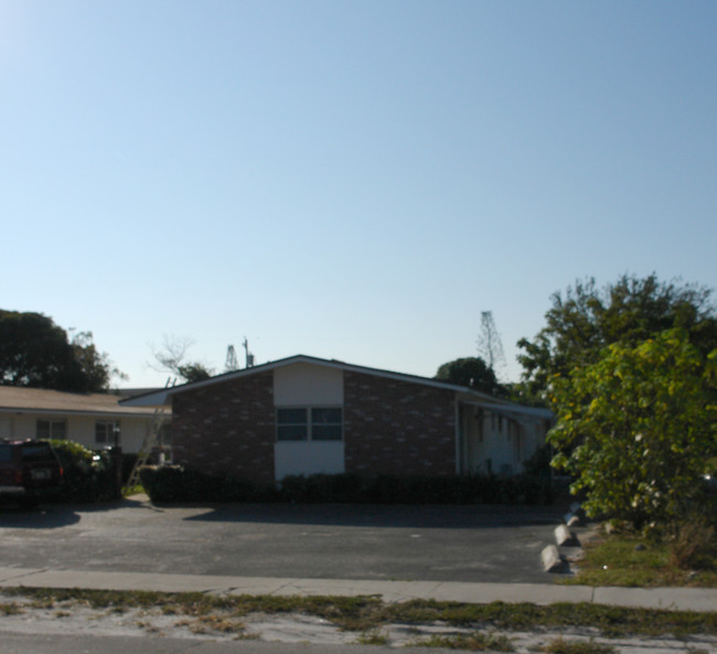 2324 Taylor St in Hollywood, FL - Building Photo - Building Photo