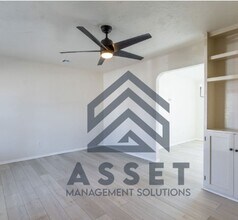 2024 Churchill Way in The Village, OK - Foto de edificio - Building Photo