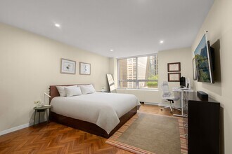 15 W 53rd St in New York, NY - Building Photo - Building Photo