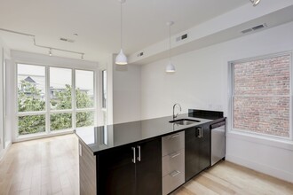 215 Upshur St NW, Unit 4 in Washington, DC - Building Photo - Building Photo