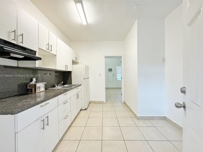 5835 SW 4th St in Miami, FL - Building Photo - Building Photo