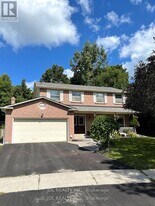 1059 Easthill Ct in Newmarket, ON - Building Photo