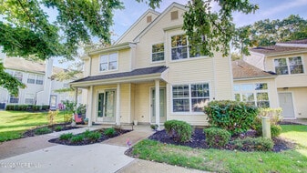 227 Paddington Ct in Englishtown, NJ - Building Photo