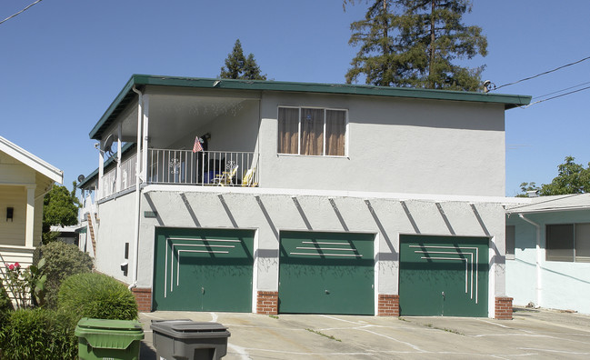 3837 Redding St in Oakland, CA - Foto de edificio - Building Photo