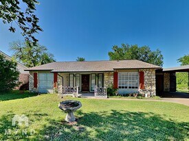 612 S Rough Creek Ct in Granbury, TX - Building Photo