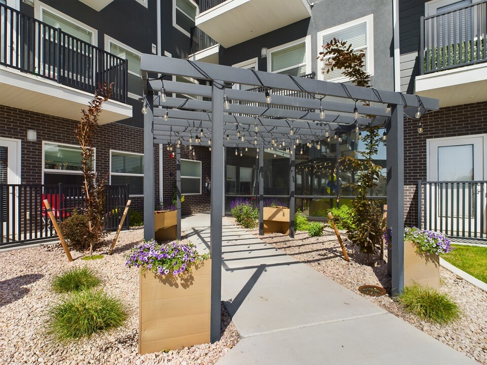 Hart Apartments in Clearfield, UT - Building Photo