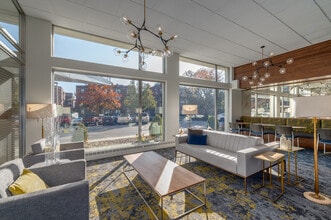 12000 Edgewater in Lakewood, OH - Building Photo - Lobby