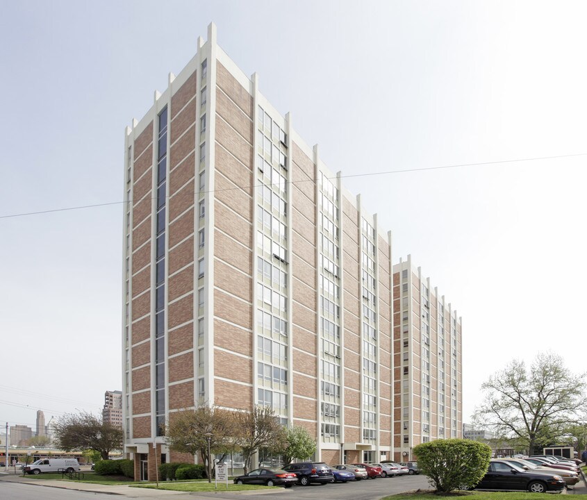 Panorama Apartments in Covington, KY - Building Photo