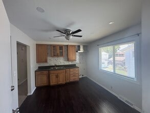 7211 W Brentwood Ave, Unit 7213 - Upper in Milwaukee, WI - Foto de edificio - Building Photo