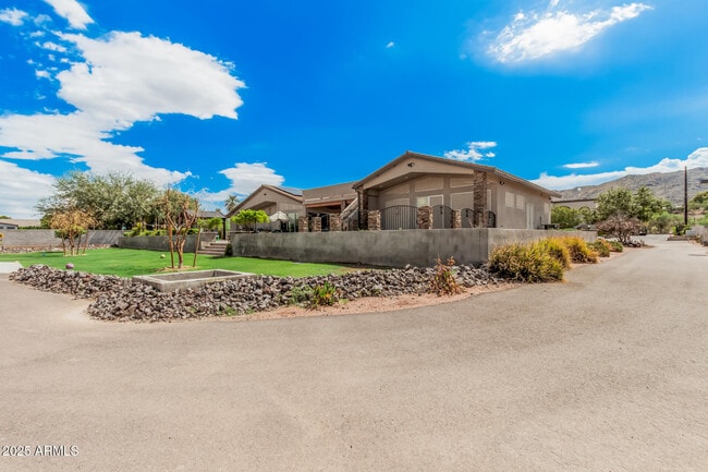 property at 2058 W Dobbins Rd