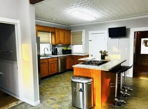 92 Curtiss St in Naugatuck, CT - Building Photo - Building Photo