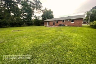 31 Victoria Rd in Jacksonville, NC - Building Photo