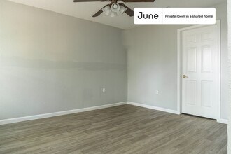 Private bedroom in 3 bed/2 bath Home in Austin, TX - Building Photo - Building Photo