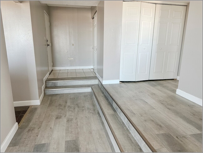 8801 W Golf Rd in Niles, IL - Building Photo - Building Photo
