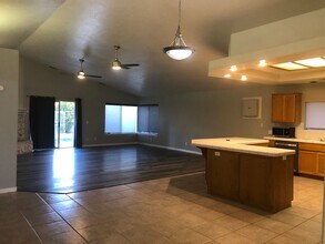 15120 Wildflower Ln in Helendale, CA - Building Photo - Building Photo