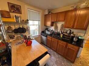 176 Elm St, Unit 2 in North Cambridge, MA - Building Photo - Building Photo