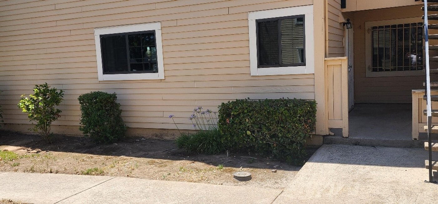 7441 Auburn Oaks Ct in Citrus Heights, CA - Building Photo