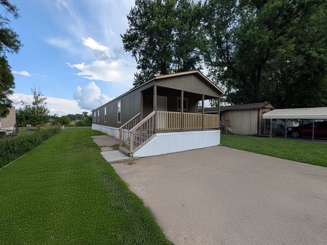 property at 3900 Lenore Dr