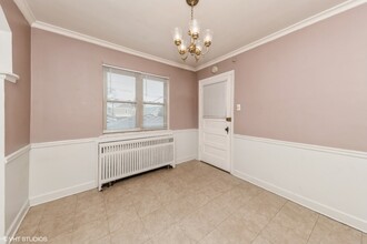6656 W Devon Ave in Chicago, IL - Building Photo - Building Photo