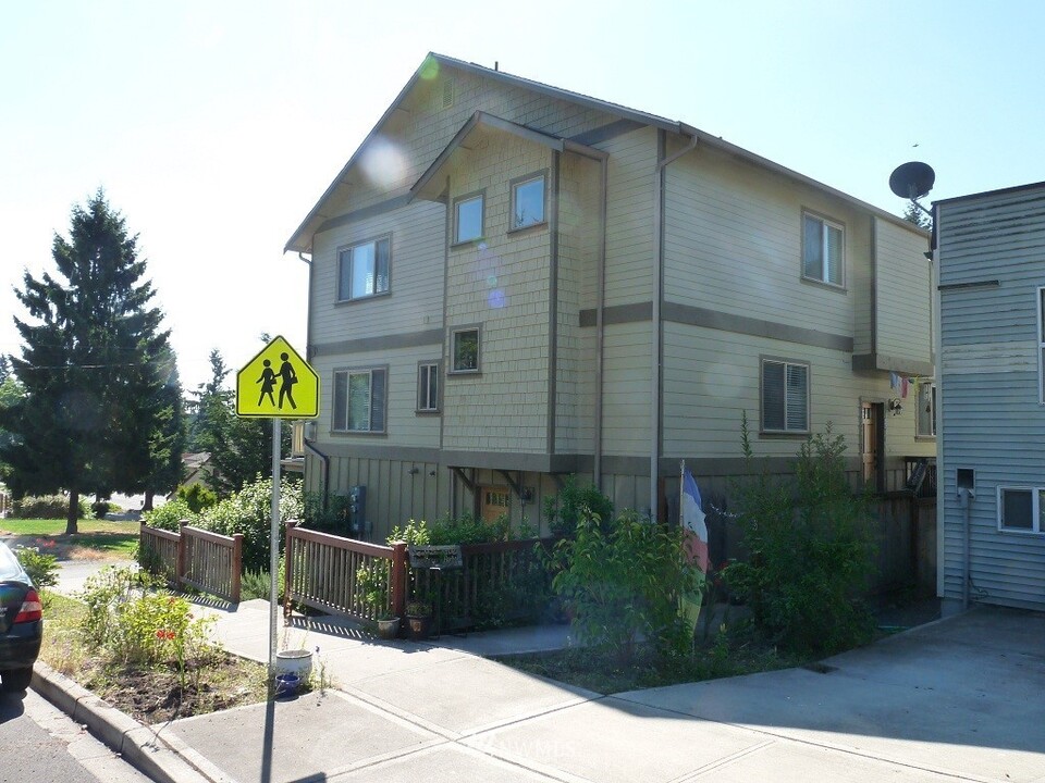 2709 NE 158th St in Shoreline, WA - Building Photo