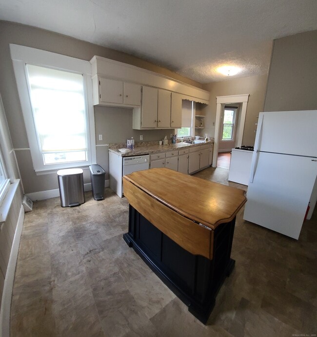 property at 985 Whalley Ave