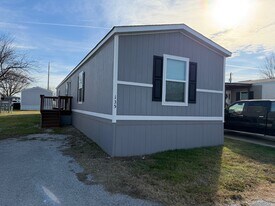 135 Prairie Dr in Sanger, TX - Building Photo