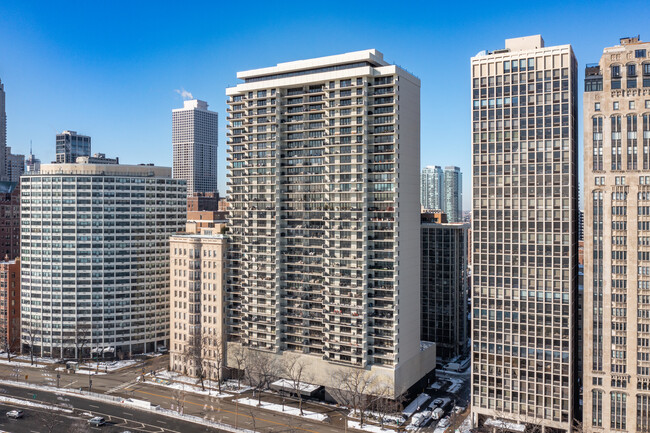 1212 Lake Shore Dr in Chicago, IL - Foto de edificio - Building Photo