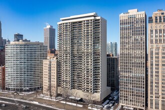 1212 Lake Shore Dr in Chicago, IL - Building Photo - Building Photo