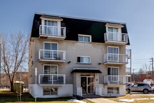412 Copernic Av in Laval, QC - Building Photo