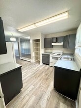 5 Bradford Dr, Unit 5BradfordDriveaptD in Greenfield, MA - Building Photo - Building Photo