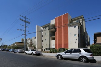 Riverwalk at Reseda in Reseda, CA - Building Photo - Building Photo